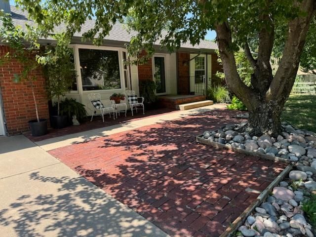 611 Moy Ln, Mulvane, KS 67110-1218