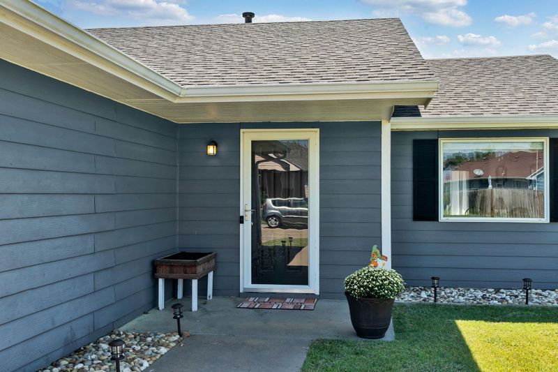 5823 E Pembrook St, Wichita, KS 67220