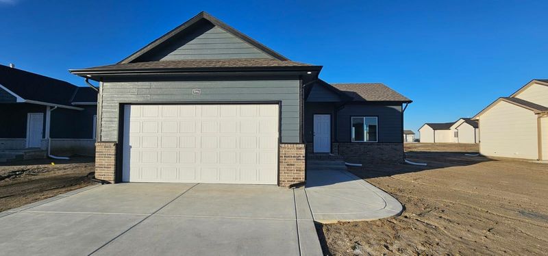 8994 E Summerside Pl, Bel Aire, KS 67226