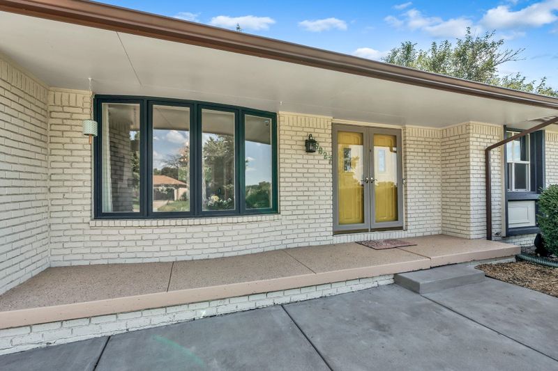 6827 E Bainbridge Rd, Wichita, KS 67226