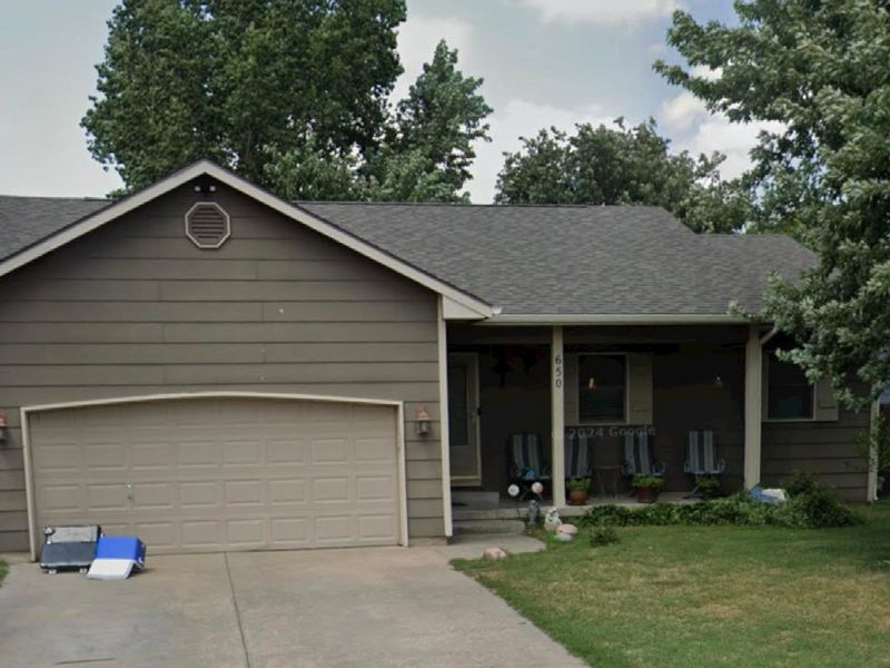 650 Scott St, Valley Center, KS 67147