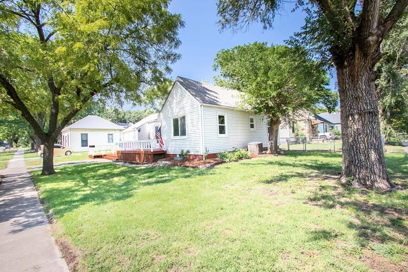 720 E 4th St, Newton, KS 67114