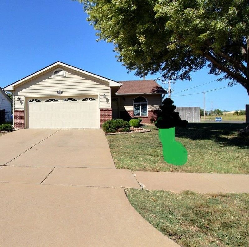 9518 E Carson St, Wichita, KS 67210