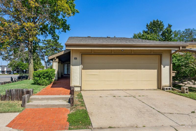 8201 E Harry Unit #101, Wichita, KS 67207