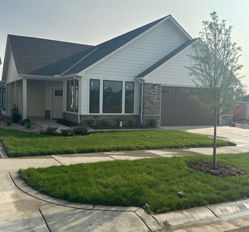 723 E Lexington Ln, Andover, KS 67002