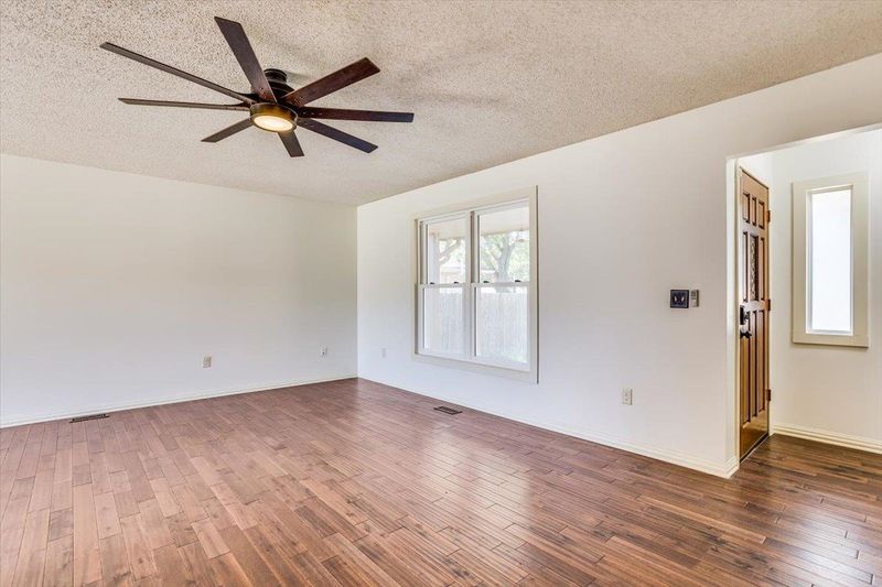 208 N Dexter Ave, Valley Center, KS 67147
