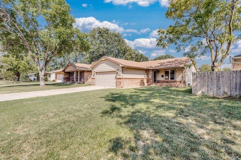 208 N Dexter Ave, Valley Center, KS 67147