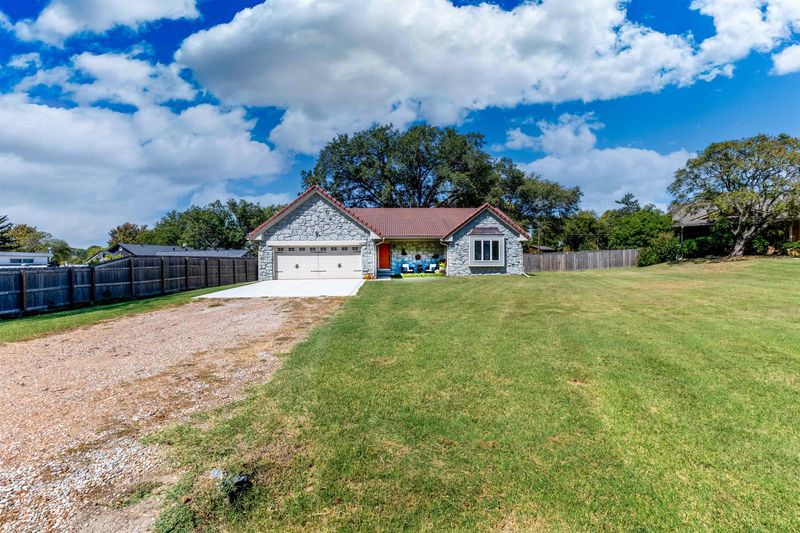 14710 E Twinlake Dr, Wichita, KS 67230