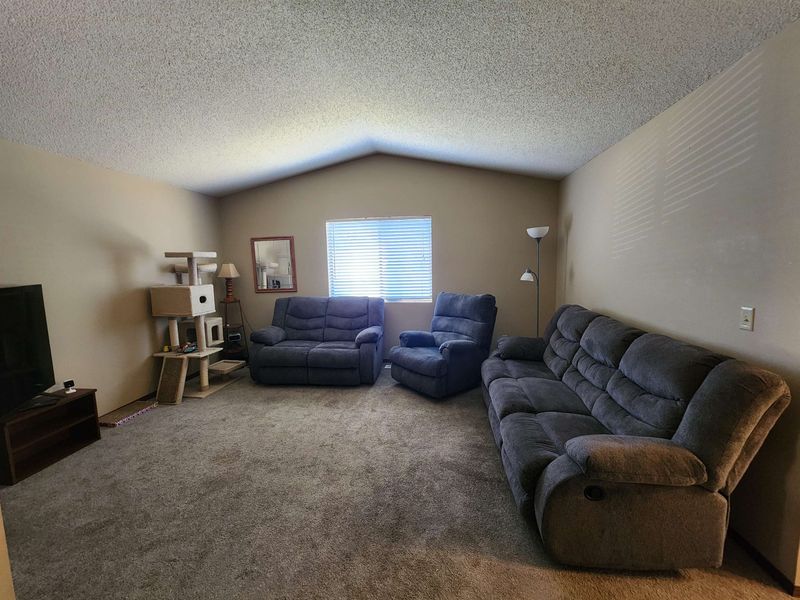 330 W Tomahawk St, Kechi, KS 67067