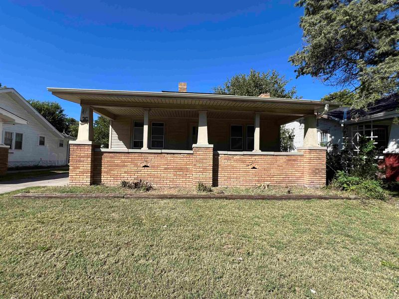 705 S Hillside Ave, Wichita, KS 67211