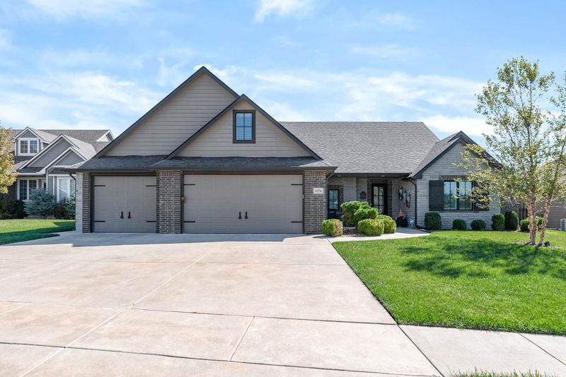 1374 E Lookout Cir, Derby, KS 67037