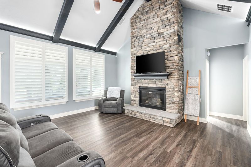 1374 E Lookout Cir, Derby, KS 67037