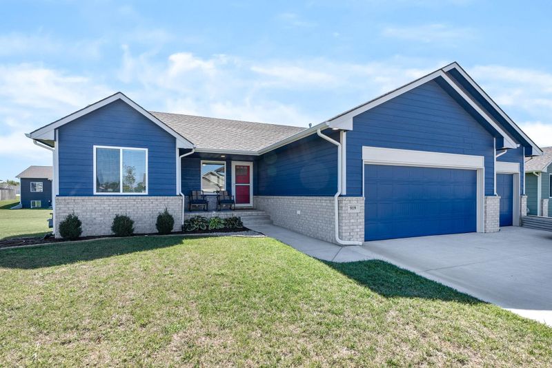 919 Laughlin Ct, Derby, KS 67037