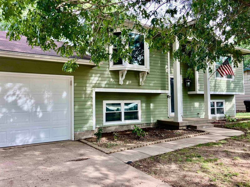 708 S Opal St, Maize, KS 67101-9505