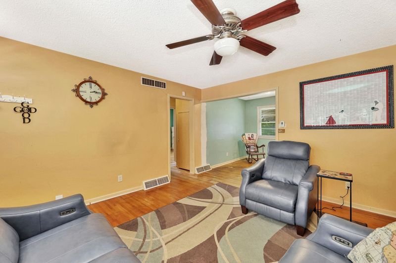 2909 S Ida Ave, Wichita, KS 67216