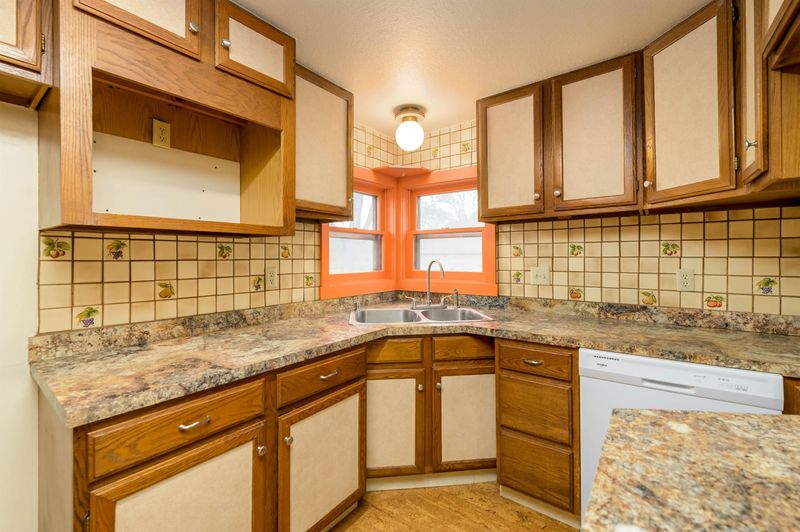 358 N West Rd, Wellington, KS 67152