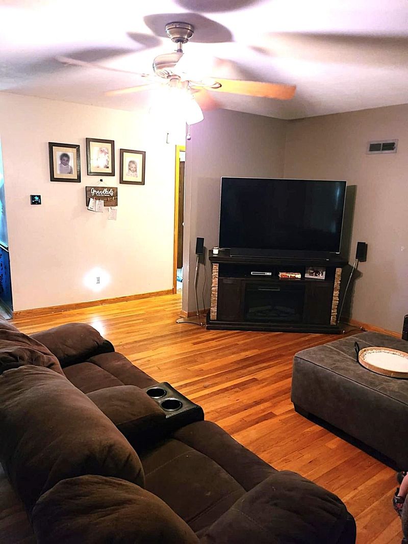 821 E Kirwin Ave, Salina, KS 67401
