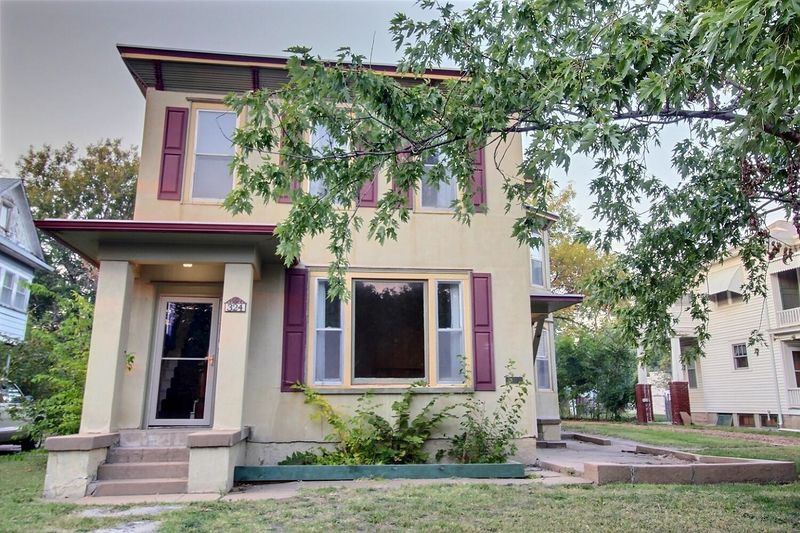 324 E 3rd St, Newton, KS 67114