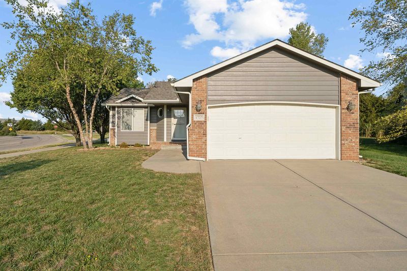 1727 N Juniper Ct, Andover, KS 67002