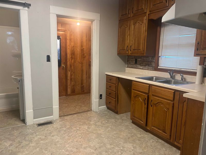 220 N Jackson St, Marquette, KS 67464
