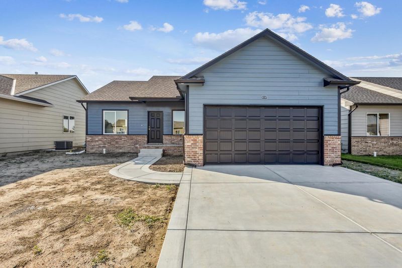 8759 E Summerside Pl, Bel Aire, KS 67226