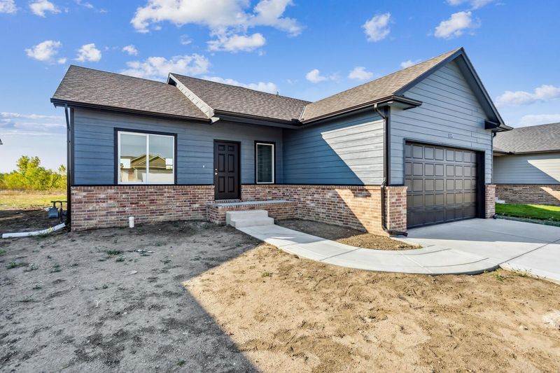 8759 E Summerside Pl, Bel Aire, KS 67226