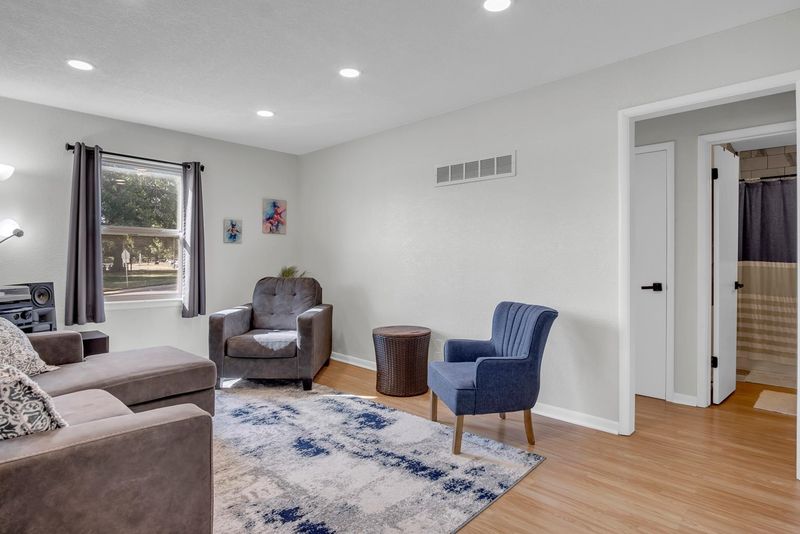 535 S Lakeview Dr, Derby, KS 67037