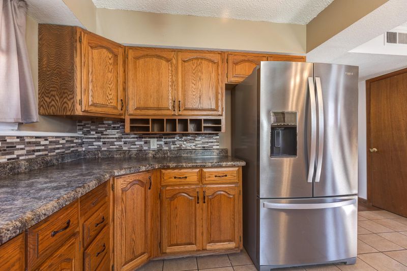 2269 Roach St, Salina, KS 67401