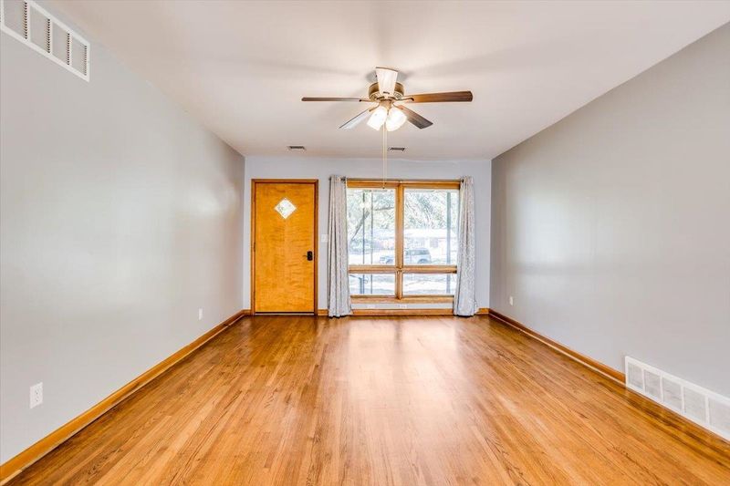 702 Charles Ave, Mulvane, KS 67110
