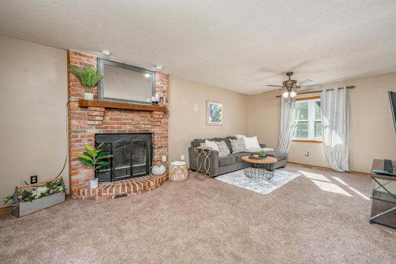 1637 E James St, Derby, KS 67037