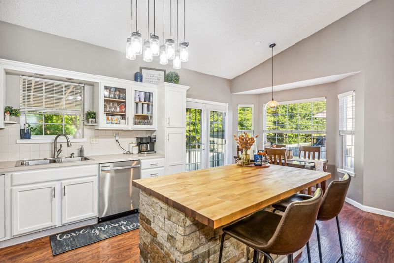 1633 N Prairie Run Cir, Mulvane, KS 67110