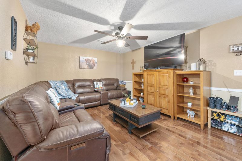 407 E 5th St, Newton, KS 67114