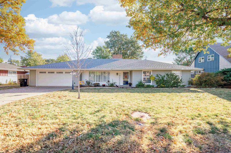 535 Beechwood Rd, Salina, KS 67401