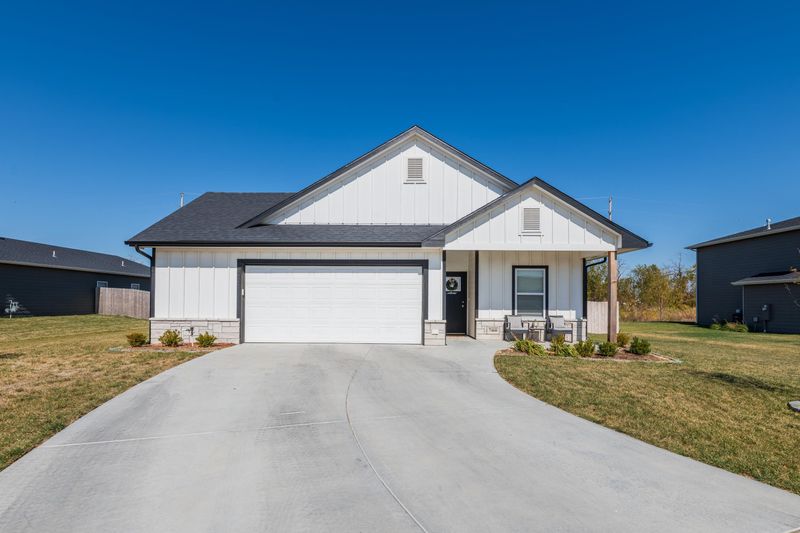 7468 E Pheasant Ridge St, Bel Aire, KS 67226