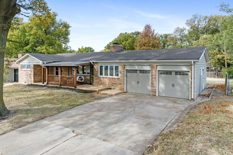 1161 N Old Manor Rd, Wichita, KS 67208