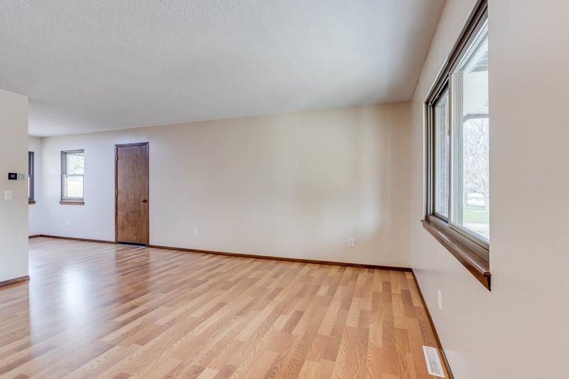 709 Surrey Ln, Maize, KS 67101-9642