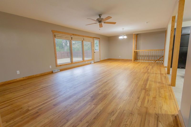 1013 Manor Rd, Salina, KS 67401
