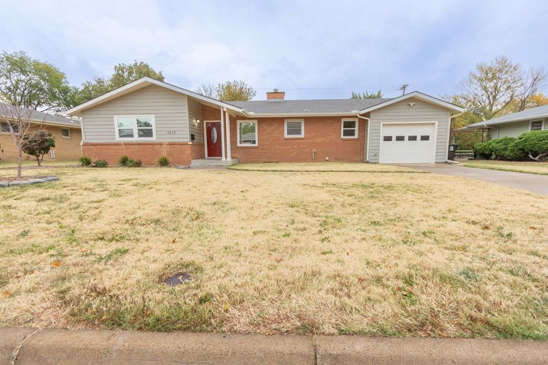 1013 Manor Rd, Salina, KS 67401