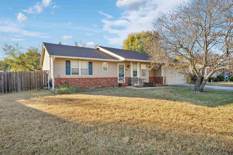 649 Dublin Dr, Andover, KS 67002