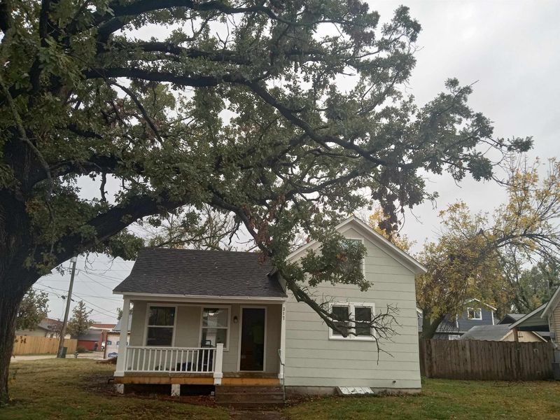 317 W 5th, Halstead, KS 67056