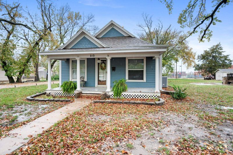 713 Chestnut St, Halstead, KS 67056