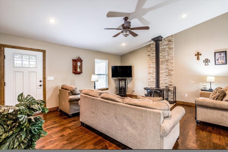512 N Main St, Whitewater, KS 67154