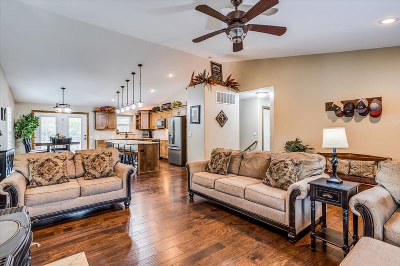 512 N Main St, Whitewater, KS 67154