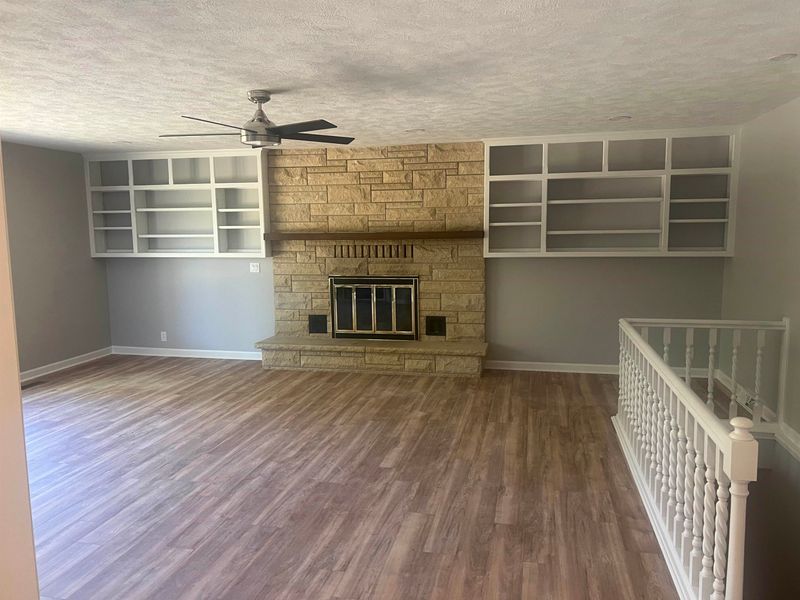 1741 Hillcrest Ln, Salina, KS 67401