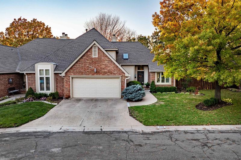 9322 E Bent Tree Cir, Wichita, KS 67226