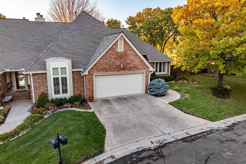9322 E Bent Tree Cir, Wichita, KS 67226