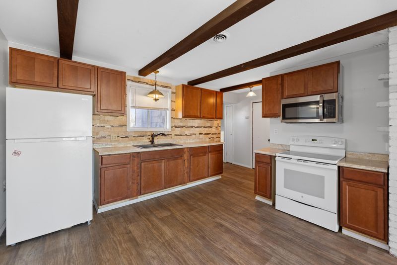 1220 N Madison Ave, Newton, KS 67114