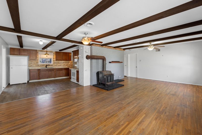 1220 N Madison Ave, Newton, KS 67114