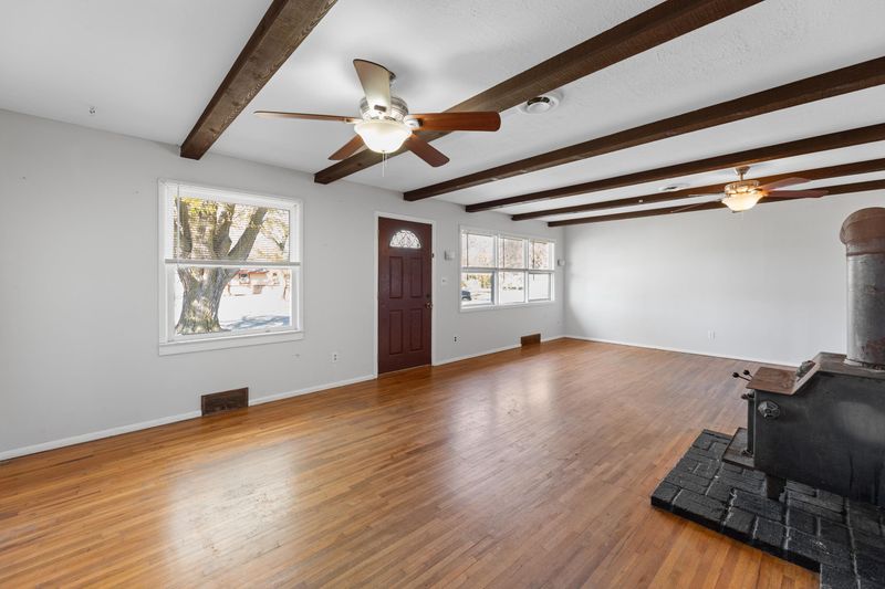 1220 N Madison Ave, Newton, KS 67114