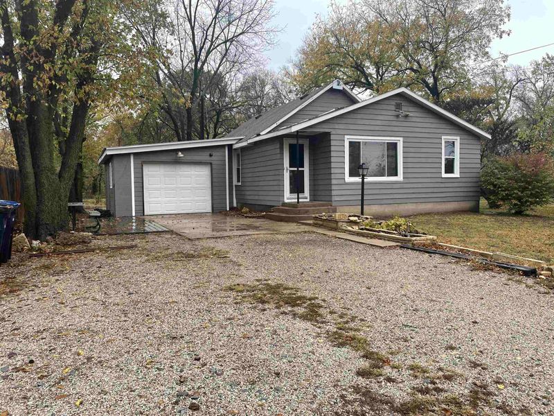 1130 E River Rd, El Dorado, KS 67042